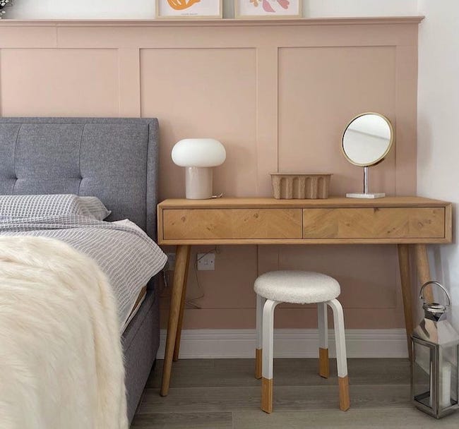 Bed with headboard panelling